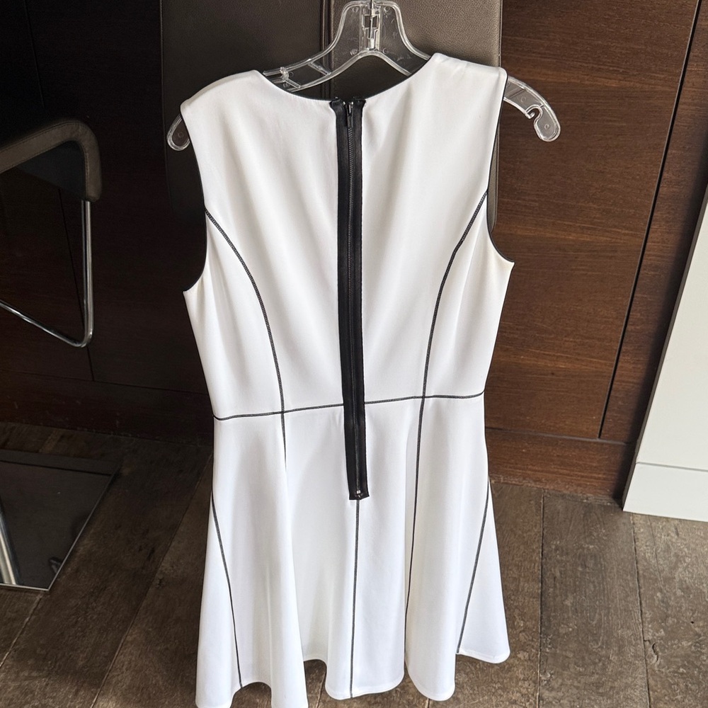 Calvin Klein White Dress with Black Accents sz 8 - Picture 2 of 4